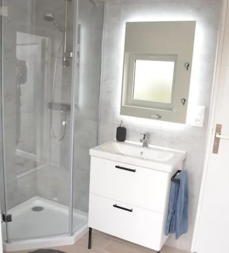 Confortable Avec Terrasse Privee Le Pellerin